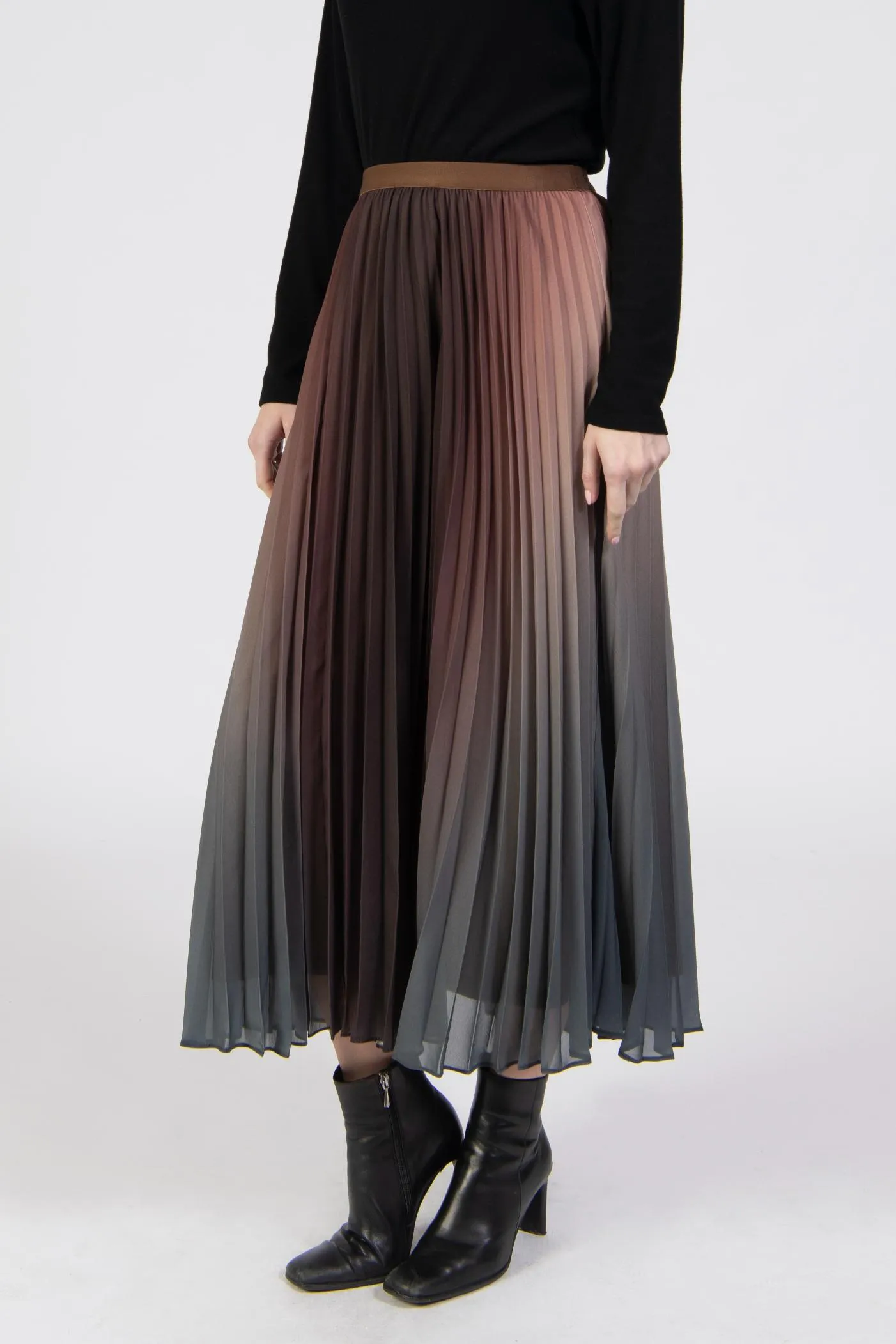 WOCLSK0012 - Pleated Ombré Midi Skirt WOCLSK0012 - Pleated Ombré Midi Skirt - Side on