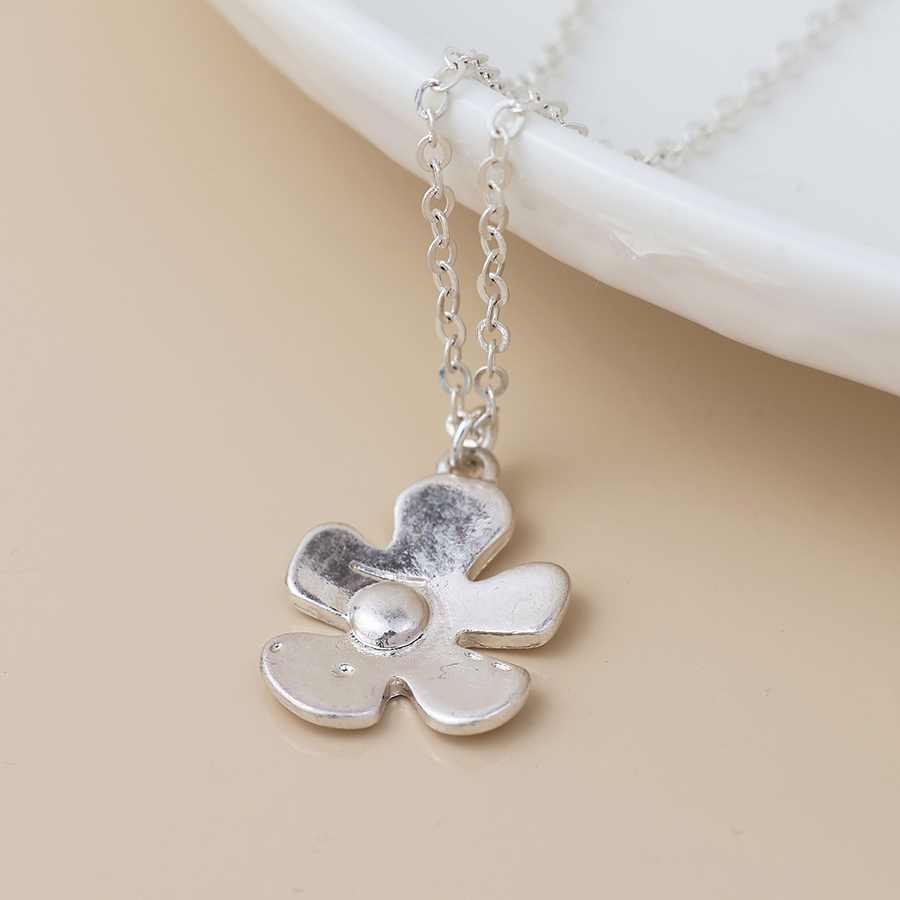 Irregular Flower Pendant Necklace